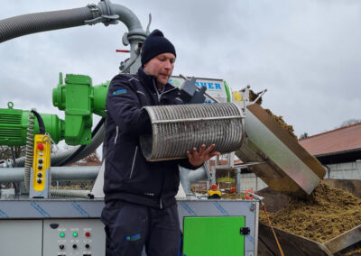 Klaus Schräder führt Separator vor - 2023